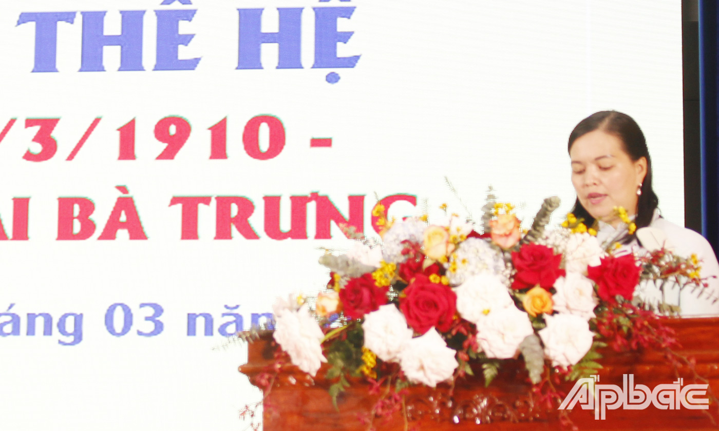 Chủ tịch Hội LHPN tỉnh Nguyễn Thị Kim Phượng đã ôn lại lịch sử 1983 năm cuộc Khởi nghĩa Hai Bà Trưng và 113 năm Ngày Quốc tế Phụ nữ