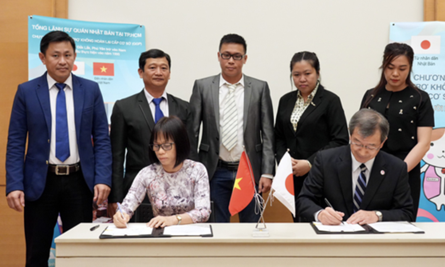 At the signing ceremony (Photo: tuoitre.vn).