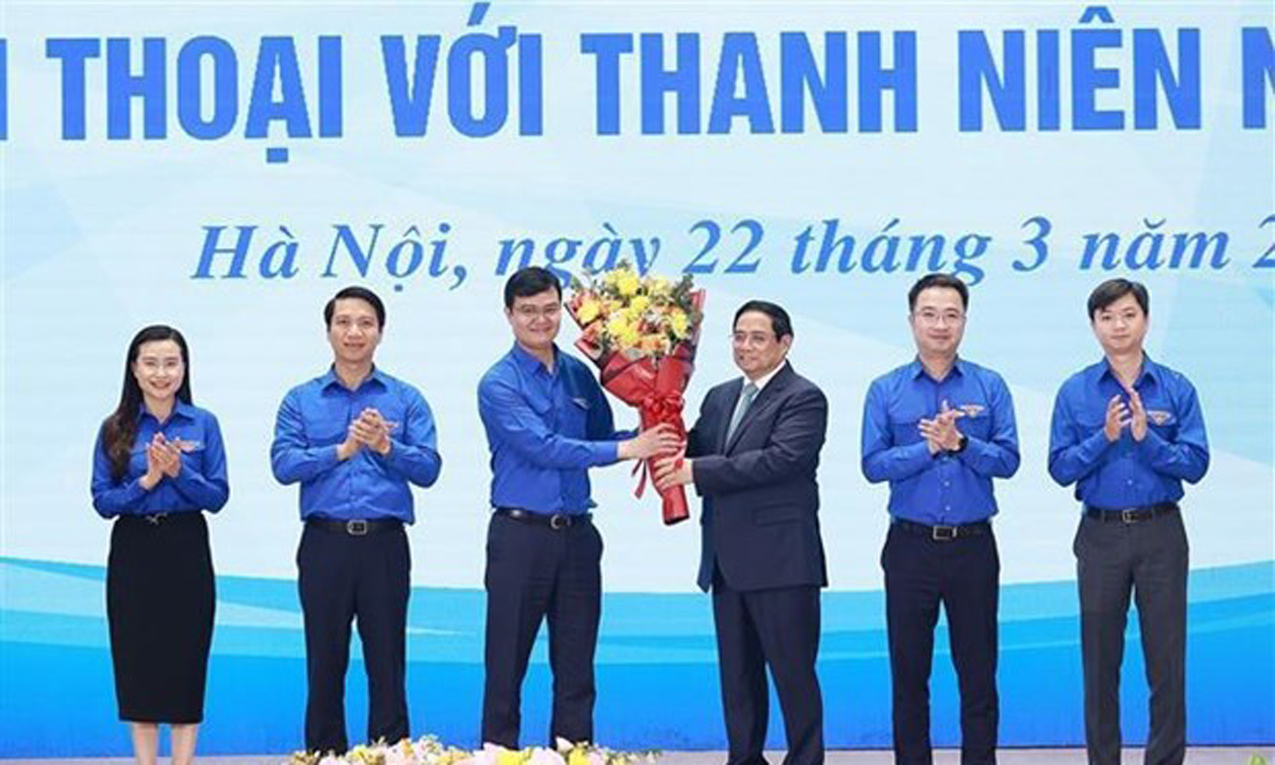 ABO/NDO- Prime Minister Pham Minh Chinh asked the youth of Vietnam to play a pioneering role while chairing a hybrid dialogue with young people nationwide on March 22.