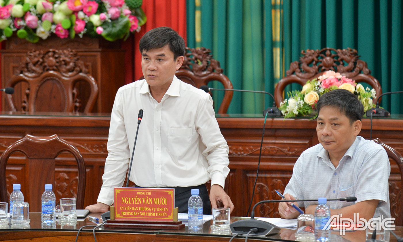 Đồng chí Nguyễn Văn Mười phát biểu ý kiến.