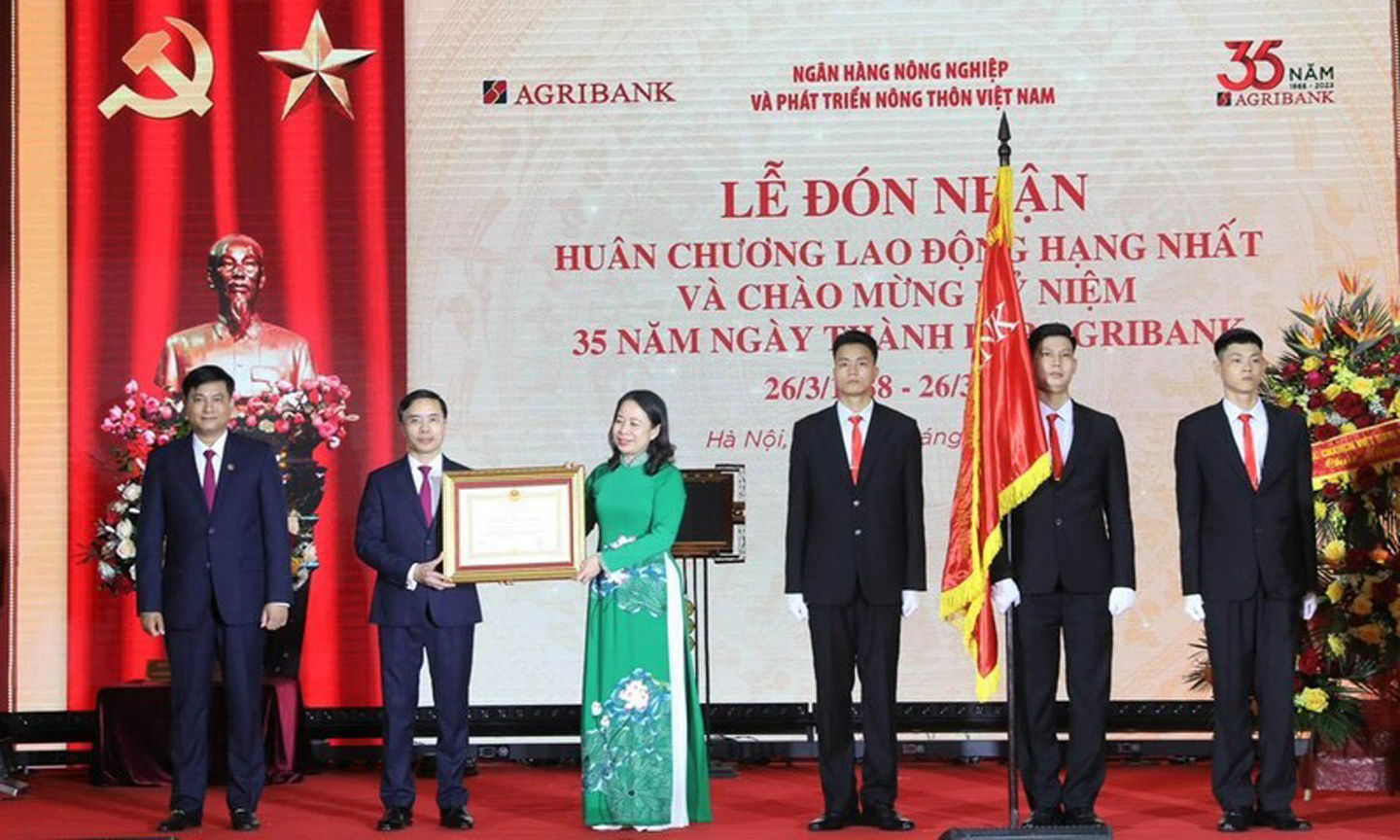 ABO/NDO- The Vietnam Bank for Agriculture and Rural Development (Agribank) held a ceremony on March 24 to celebrate the 35th anniversary of its foundation and receive the Labour Order, first class.