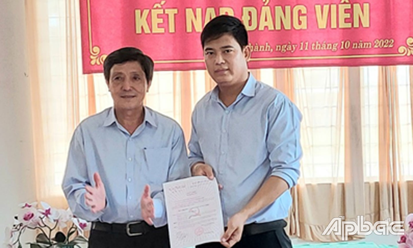 Chi bộ Trung tâm Văn hóa, Thể thao và Truyền thanh huyện Châu Thành tổ chức Lễ kết nạp đảng viên.                                                                                                                          Ảnh: CTV