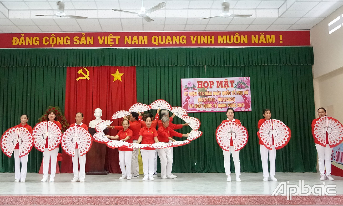 Phụ nữ xã Ngũ Hiệp giao lưu thể dục dưỡng sinh nhân Kỷ niệm 113 năm Ngày Quốc tế Phụ nữ và Quốc tế Hạnh phúc.