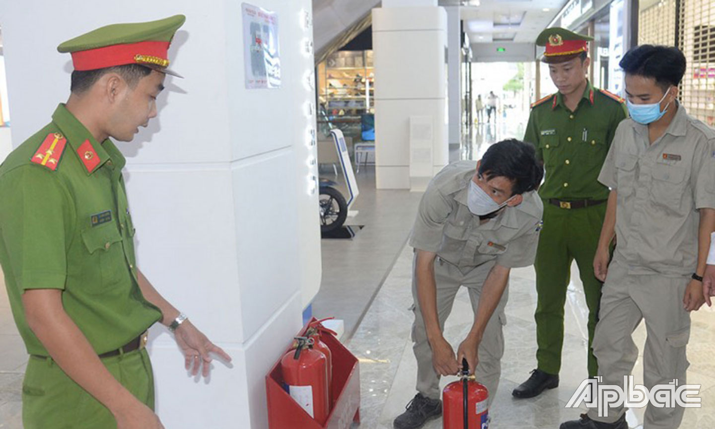 Kiểm tra công tác PCCC tại siêu thị.