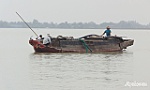 Bắt quả tang phương tiện khai thác cát trái phép tại cù lao Tân Phong