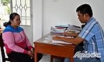Đối tượng có lệnh truy nã ra đầu thú