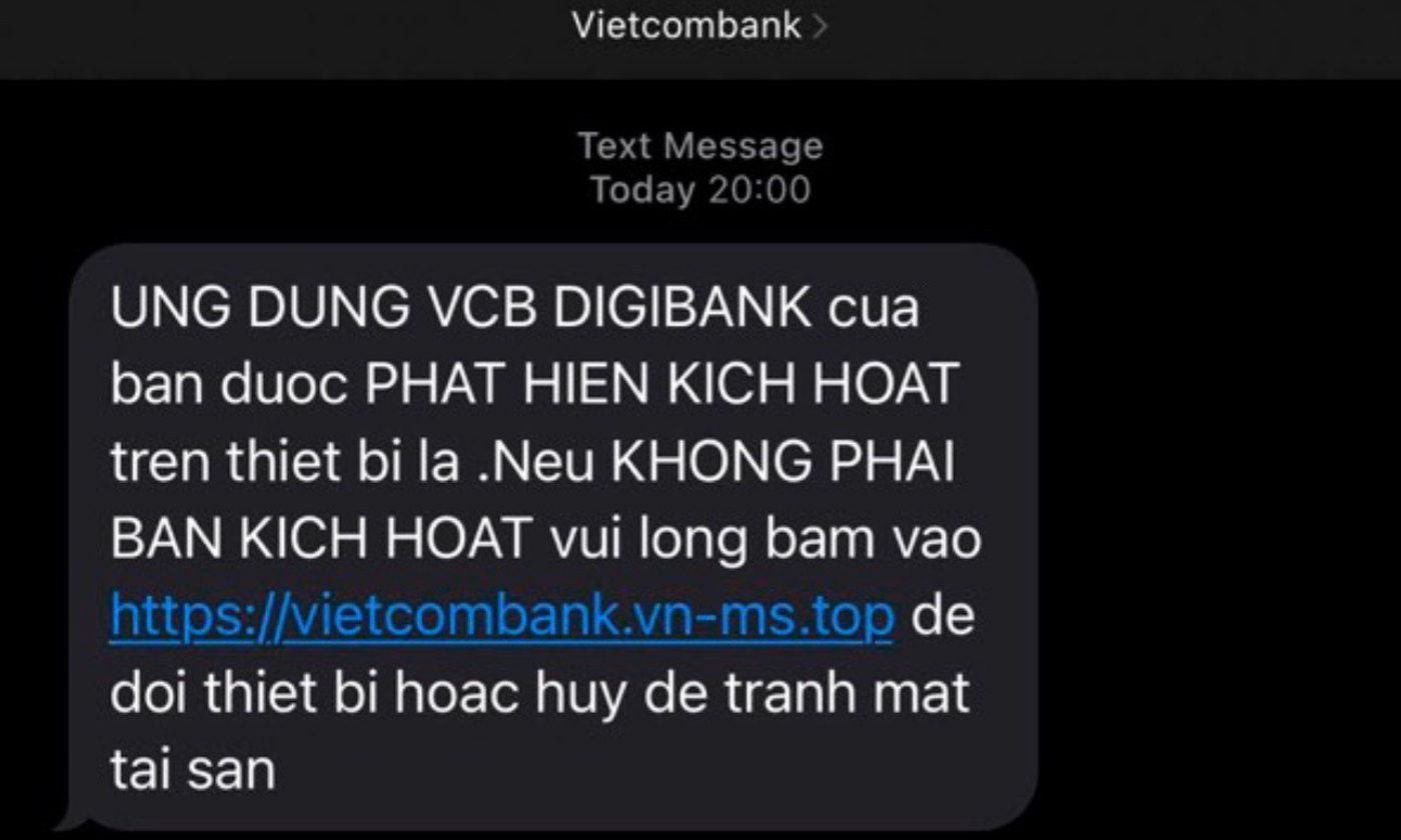 Số tổng đài và tin nhắn đều là giả mạo của ngân hàng. Ảnh: Minh Phương/Báo Tin tức