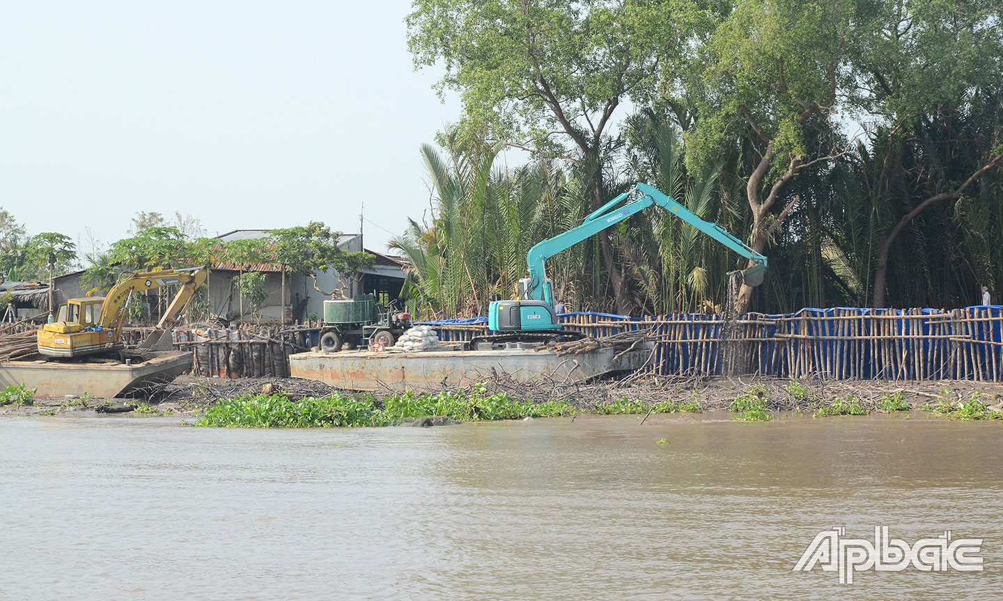  Đầu tư công trình chống sạt lở tại cồn Tân Long.