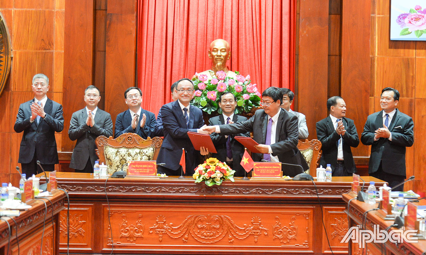 Huyện Bình Dương (TP. Ôn Châu, tỉnh Chiết Giang) và huyện Tân Phước (tỉnh Tiền Giang) ký kết thỏa thuận thiết lập mối quan hệ hợp tác hữu nghị.