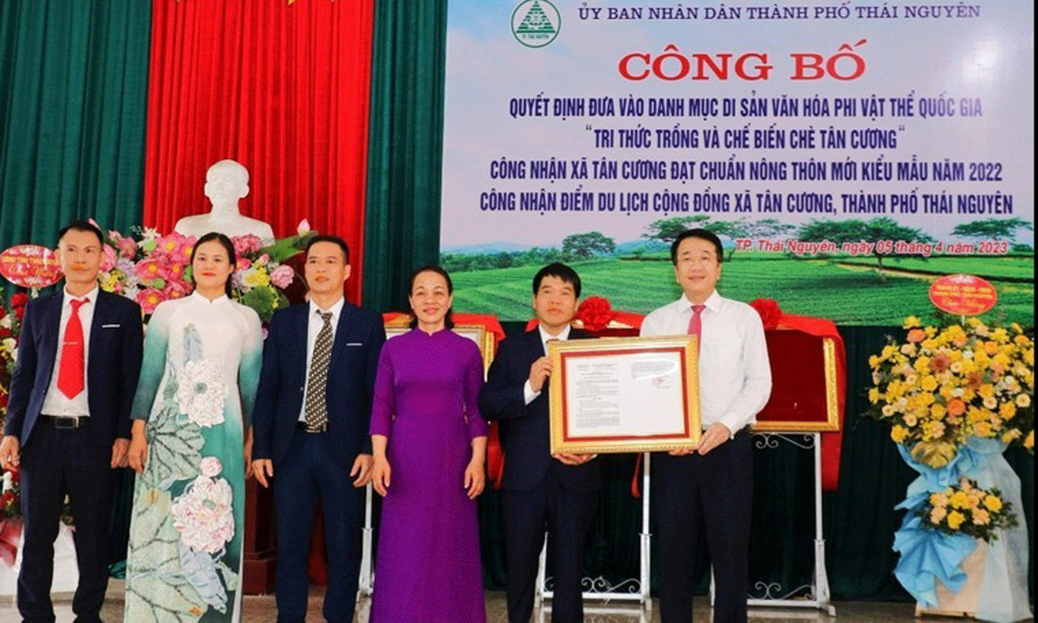 ABO/NDO- The knowledge on growing and processing tea in the Tan Cuong area in Vietnam’s northern province of Thai Nguyen has been inscribed on the list of national intangible cultural heritages. 