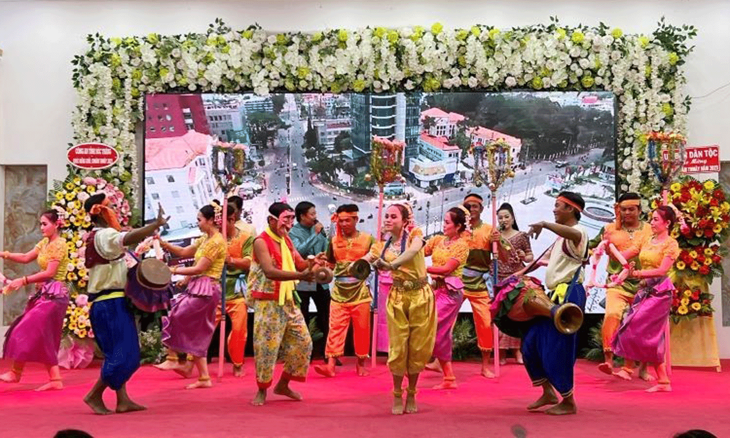 ABO/NDO- The Soc Trang provincial authorities held a gathering on April 7 to celebrate the traditional Chol Chnam Thmay festival of the Khmer people.