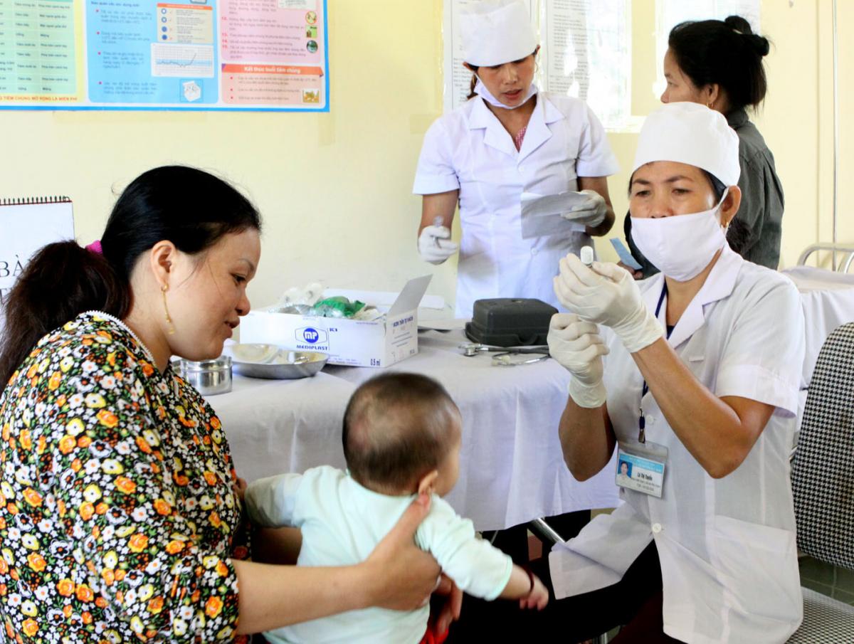 Để chủ động bảo vệ thành quả thanh toán bệnh bại liệt và sử dụng hiệu quả vaccine, Viện đề nghị Trung tâm Kiểm soát bệnh tật các tỉnh/thành phố khẩn trương triển khai thực hiện hoạt động tiêm vaccine IPV cho trẻ em.