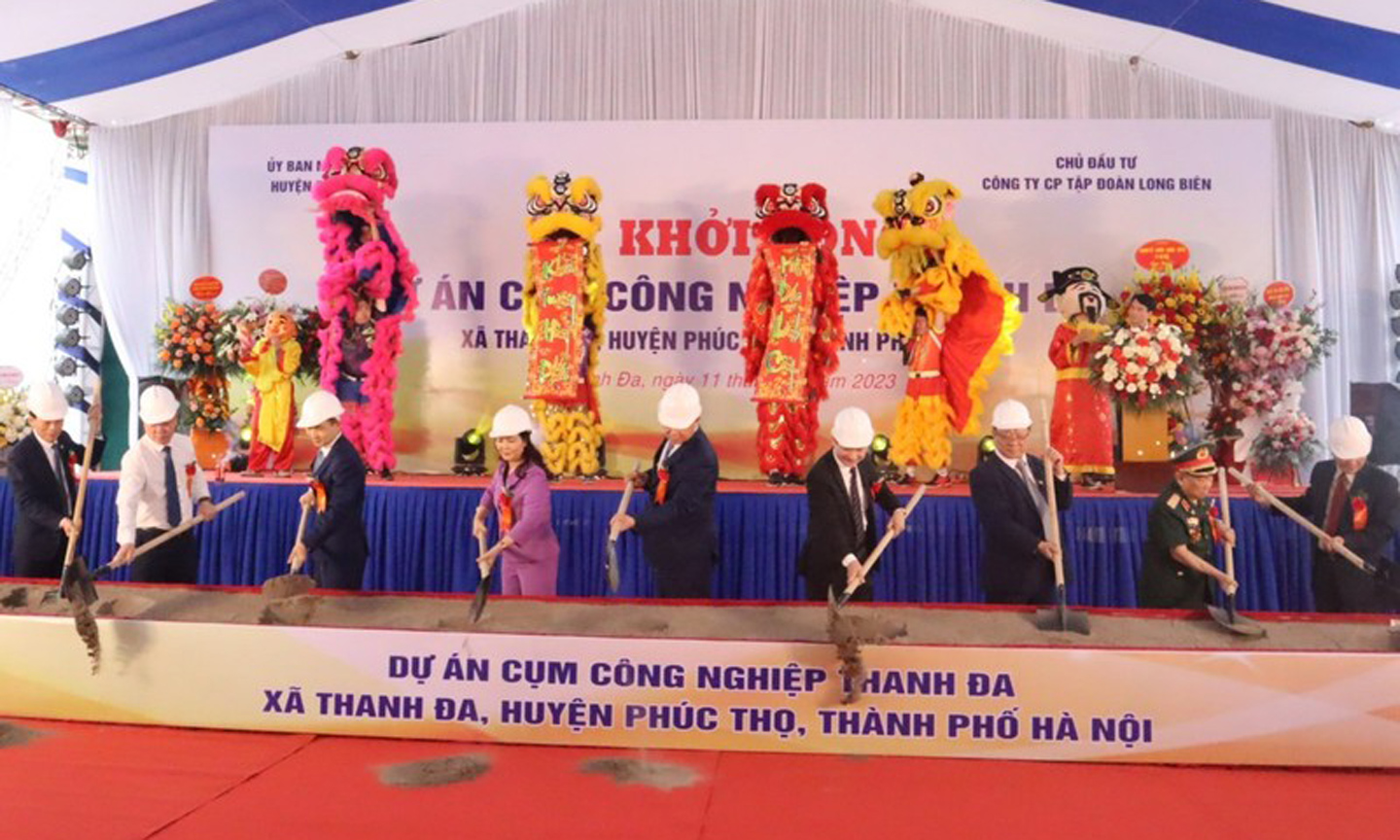 The ground-breaking ceremony for the project. (Photo: hanoimoi.com.vn).