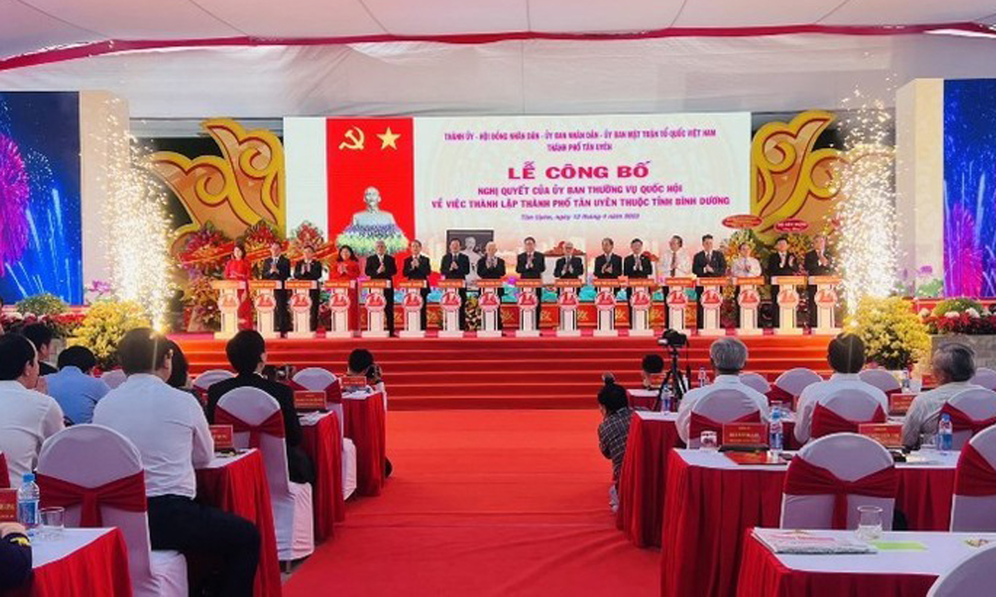 ABO/NDO- The southern province of Binh Duong held a ceremony on April 12 to announce the National Assembly Standing Committee’s resolution on the establishment of Tan Uyen City.