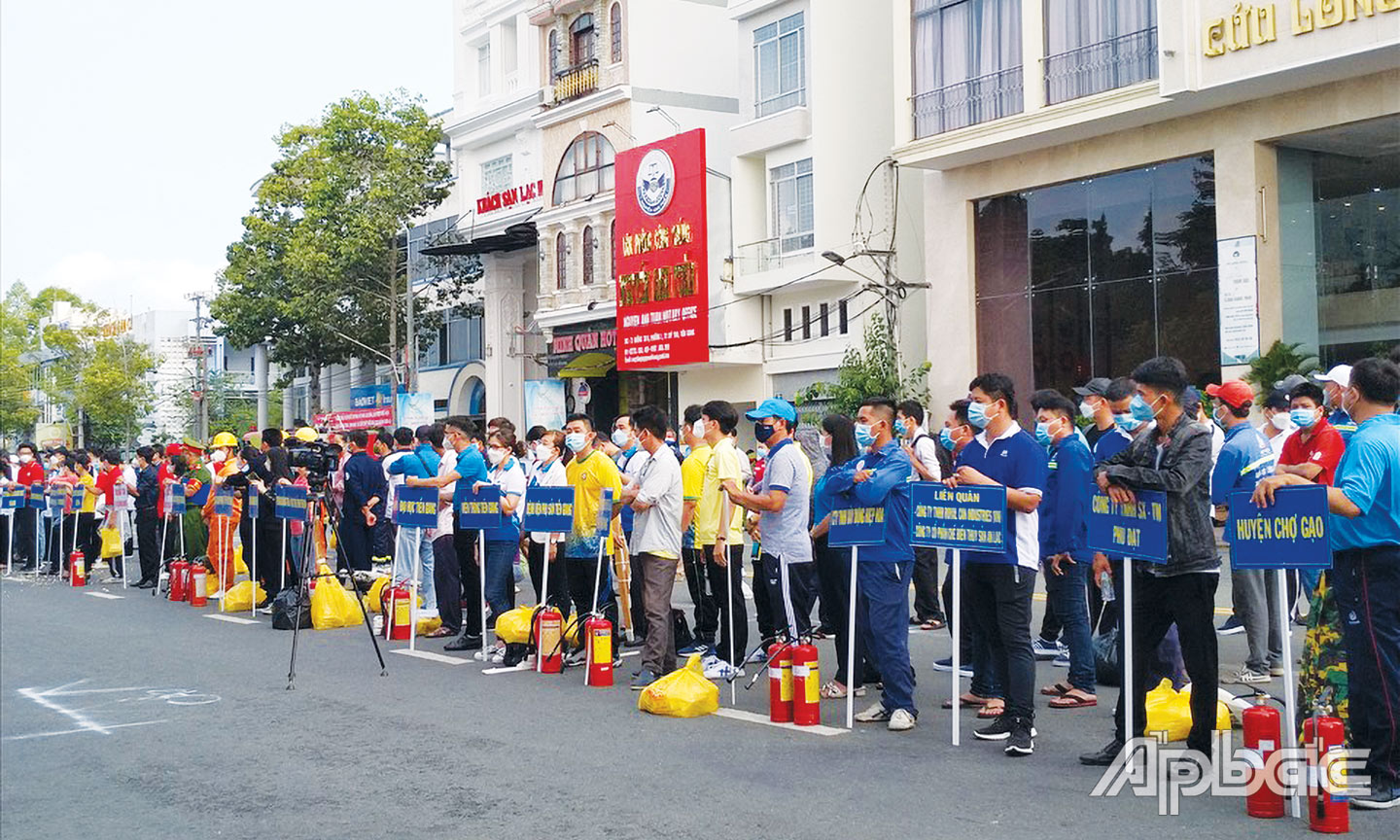 Hằng năm, LĐLĐ tỉnh đều tổ chức phát động Tháng Công nhân (Ảnh: Công nhân, lao động tham dự Lễ phát động  Tháng Công nhân năm 2022).