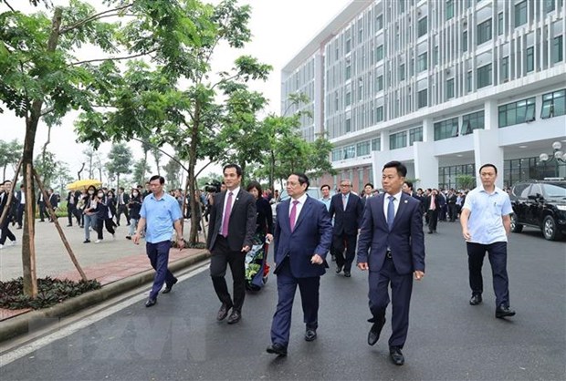 Thủ tướng Phạm Minh Chính thăm Đại học Quốc gia Hà Nội cơ sở Hoà Lạc. (Ảnh: Dương Giang/TTXVN)