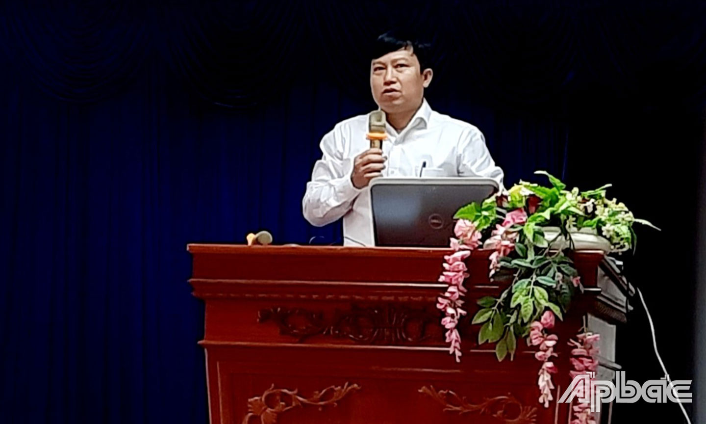 Tiến sĩ Lê Quang Trí, Giám đốc Sở GD- ĐT phát biểu tại hội nghị.