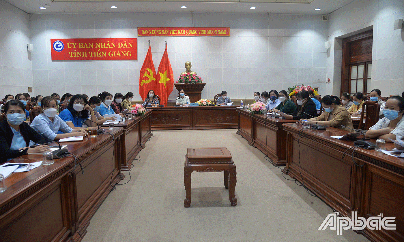 Tại điểm cầu Tiền Giang.