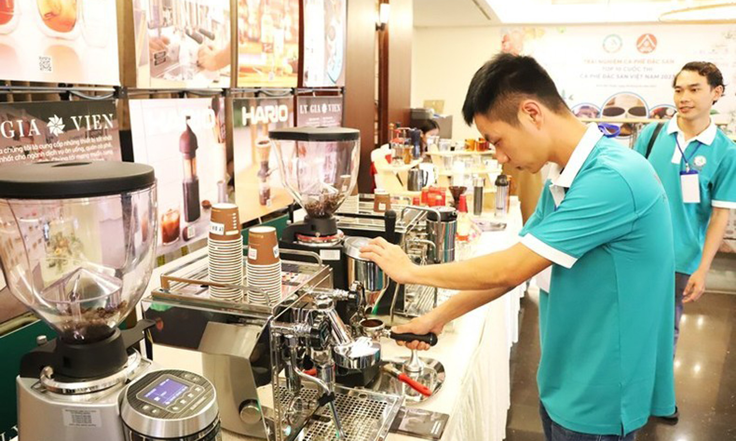 ABO/NDO- The Buon Ma Thuot Coffee Association launched the final round of the Vietnam Specialty Coffee Competition 2023 – Vietnam Amazing Cup, in Buon Ma Thuat City, Dak Lak province on the morning of April 25.