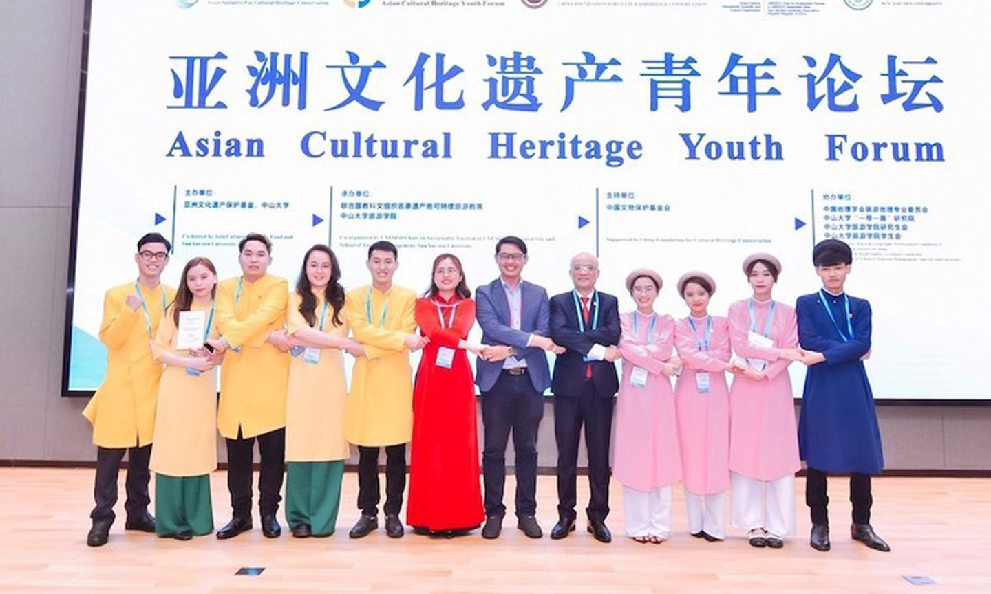ABO/NDO- Students from Hoa Binh University won the third prize and a consolation prize at a contest on preserving Asian cultural heritage, held by UNESCO in Guangdong province, China.