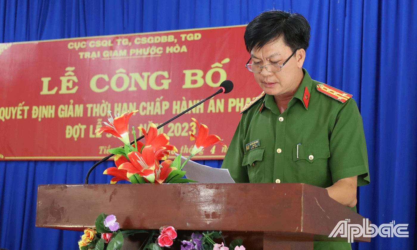 Đại tá Nguyễn Văn Đông, Giám thị Trại giam phát biểu tại buổi lễ.