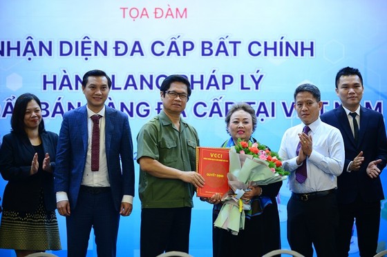 oạ đàm “Nhận diện Đa cấp bất chính – Hành lang pháp lý thúc đẩy bán hàng đa cấp tại Việt Nam” thông tin về thị trường kinh doanh đa cấp.