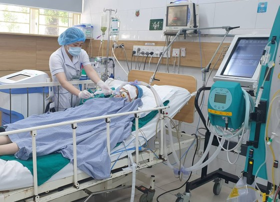 Một bệnh nhân ngộ độc ma túy trong thuốc lá điện tử được điều trị tại Trung tâm Chống độc, Bệnh viện Bạch Mai.
