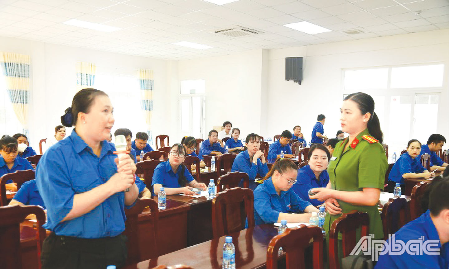 Tuyên truyền tác hại của ma túy trong lực lượng đoàn viên - thanh niên.