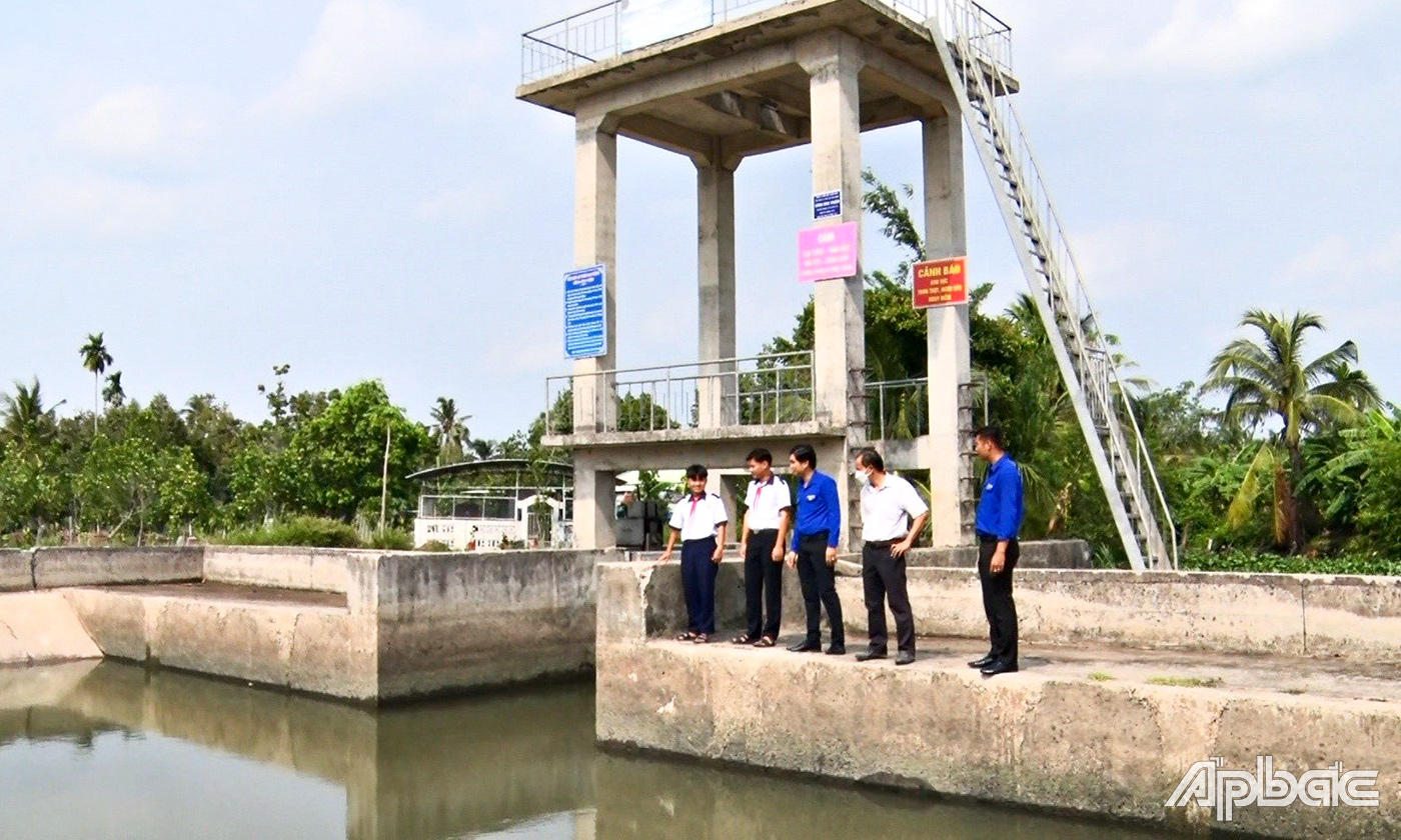 Nơi em Phi dũng cảm nhảy xuống cứu bạn.