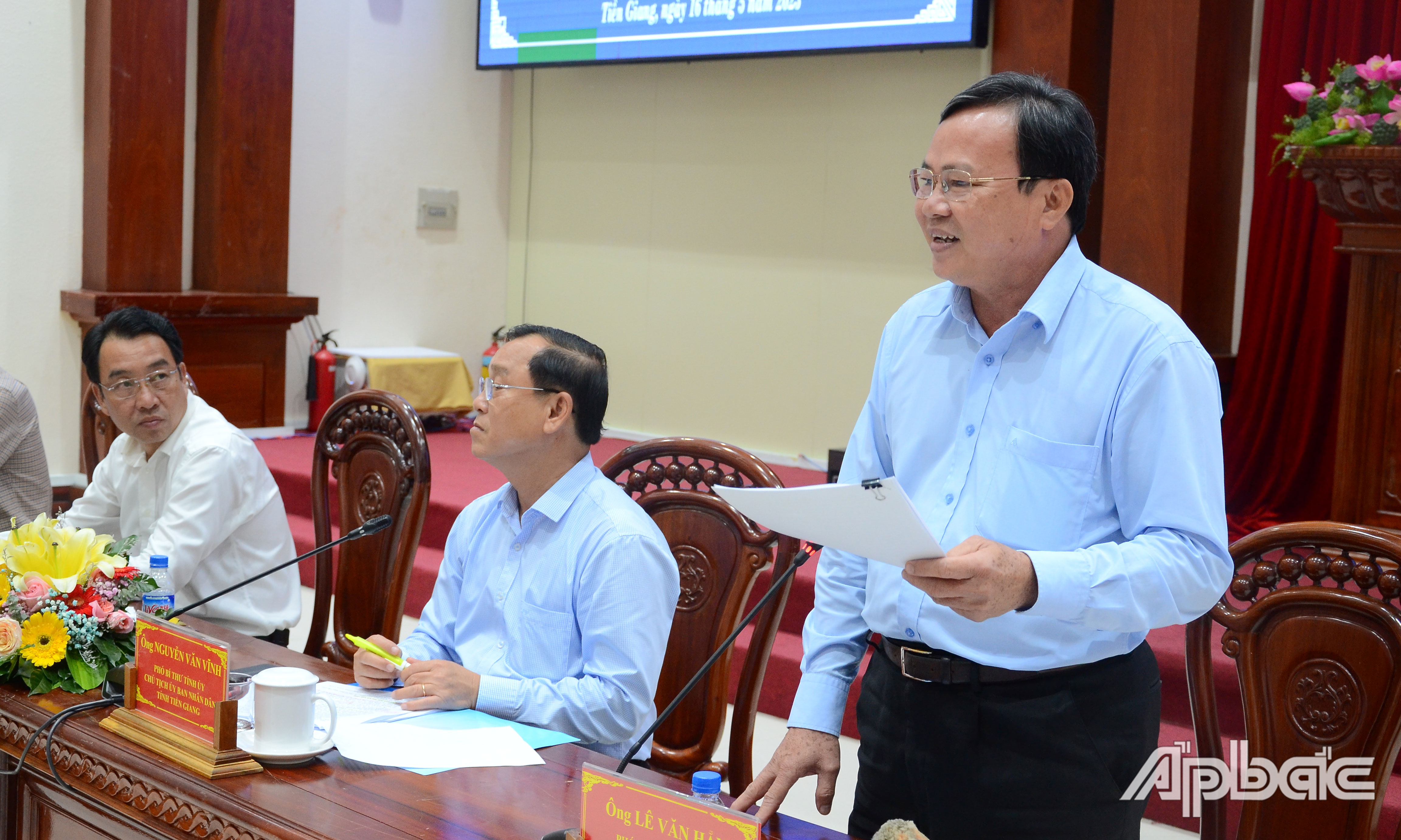 Chủ tịch UBND tỉnh Trà Vinh Lê Văn Hẳn phát biểu tại hội nghị.