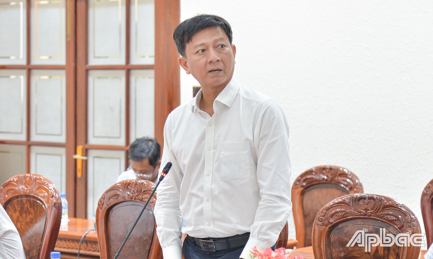 Phó Giám đốc Sở Giao thông vận tải Phan Vĩnh Thanh phát biểu tại buổi tiếp công dân.