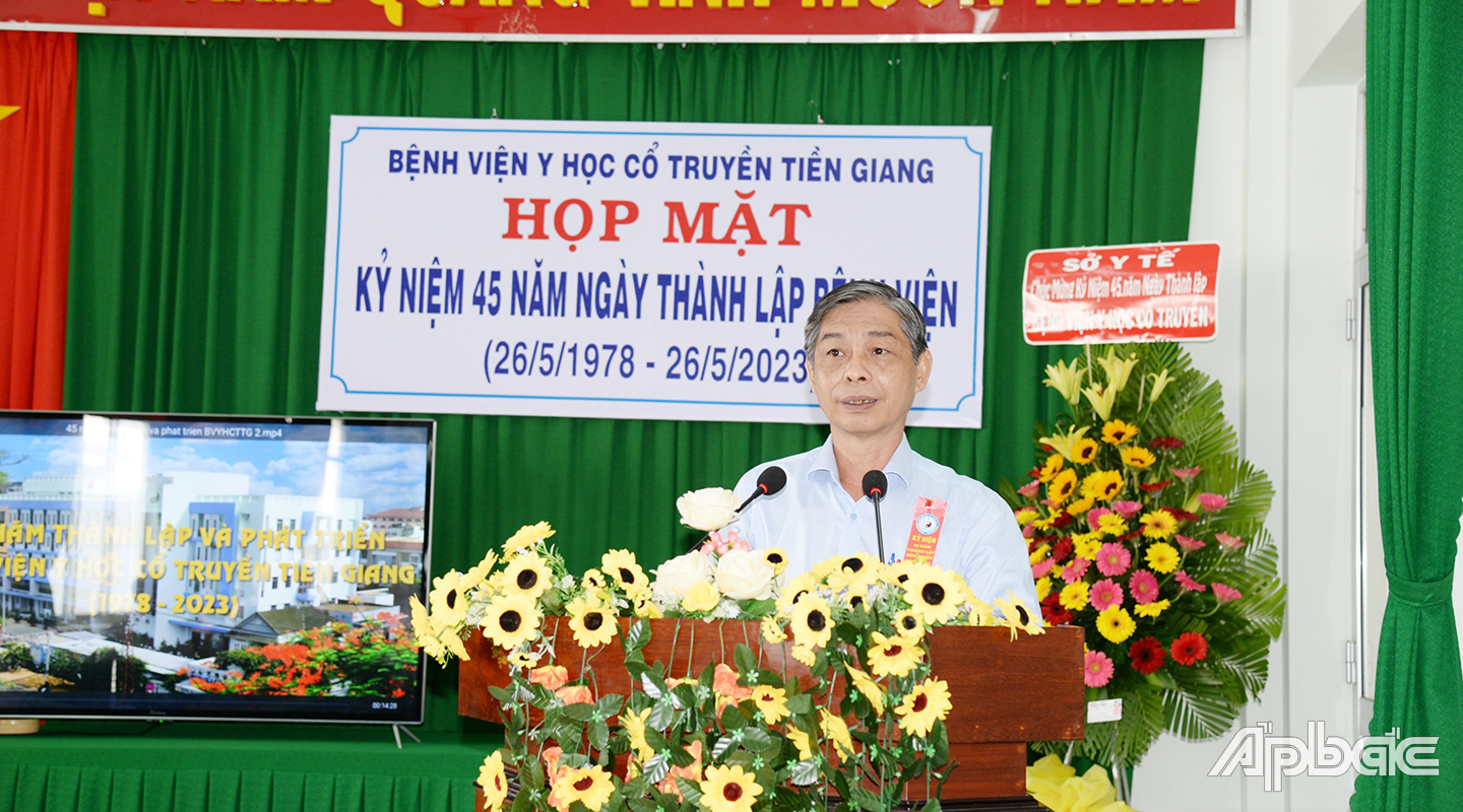 BS CK2 Nguyễn Hữu Diệp, Phó Giám đốc Sở Y tế phát biểu chúc mừng Bệnh viện Y học cổ truyền tròn 45 năm tuổi