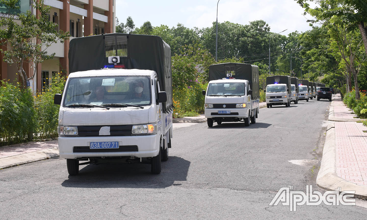 Công an xã, thị trấn nhân xe.
