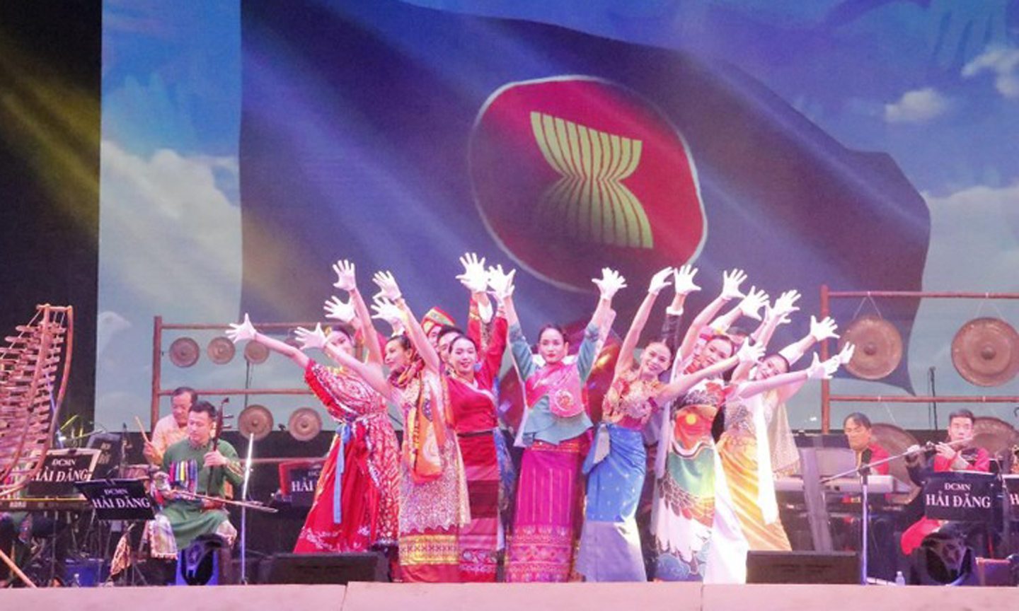 A performance at the opening ceremony (Photo: hanoimoi.com.vn)