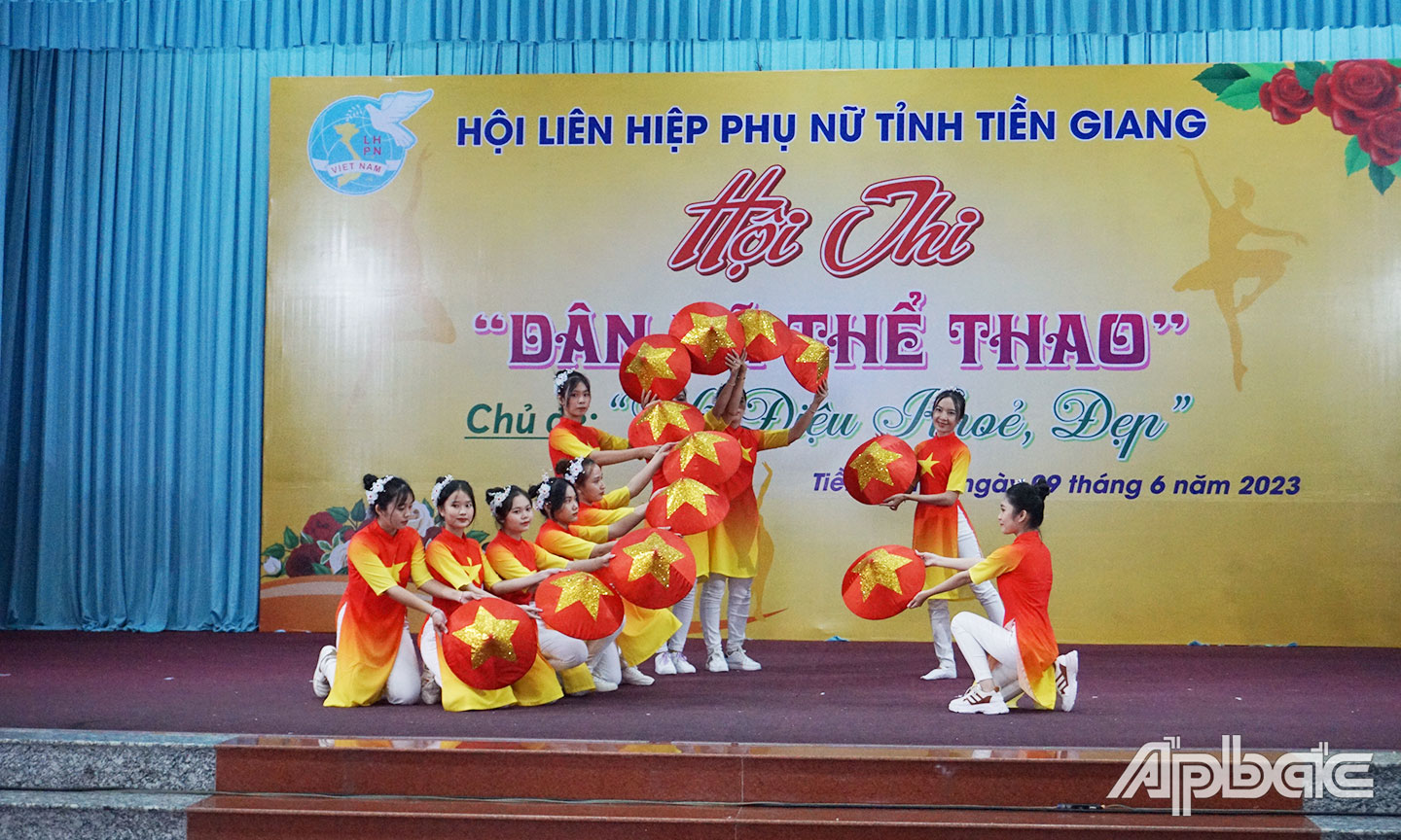 Tiết mục biểu diễn của đơn vị Hội LHPN huyện Cái Bè tại Hội thi Dân vũ thể thao cấp tỉnh  năm 2023.