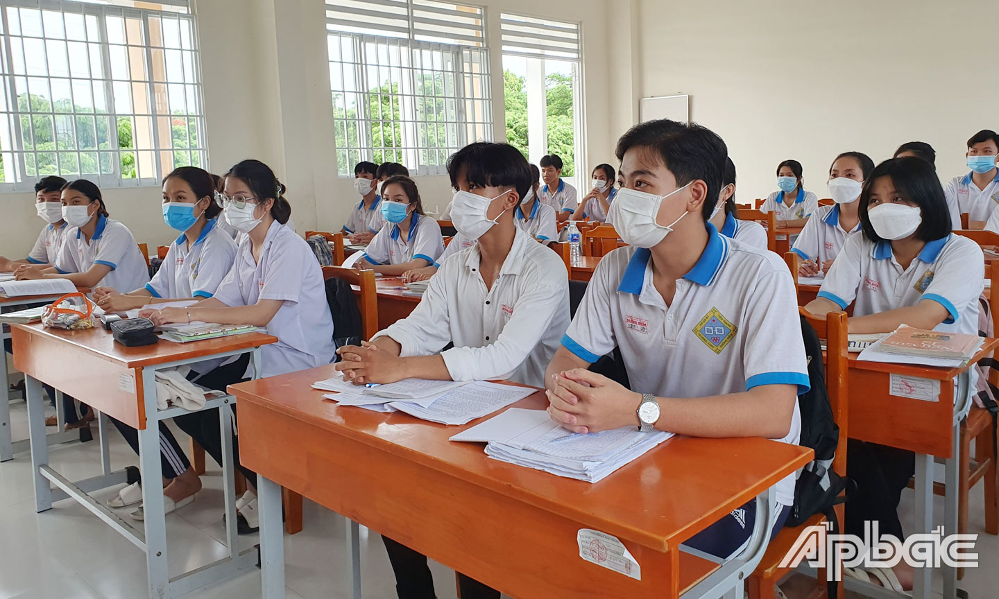 Học sinh Trường THPT Dưỡng Điềm, huyện Châu Thành ôn thi.