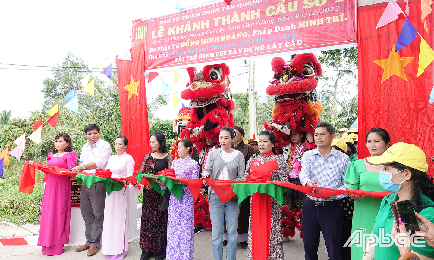  Khánh thành cầu giao thông tại ấp 1, xã Phú An, huyện Cai Lậy với kinh phí do nhân dân đóng góp.