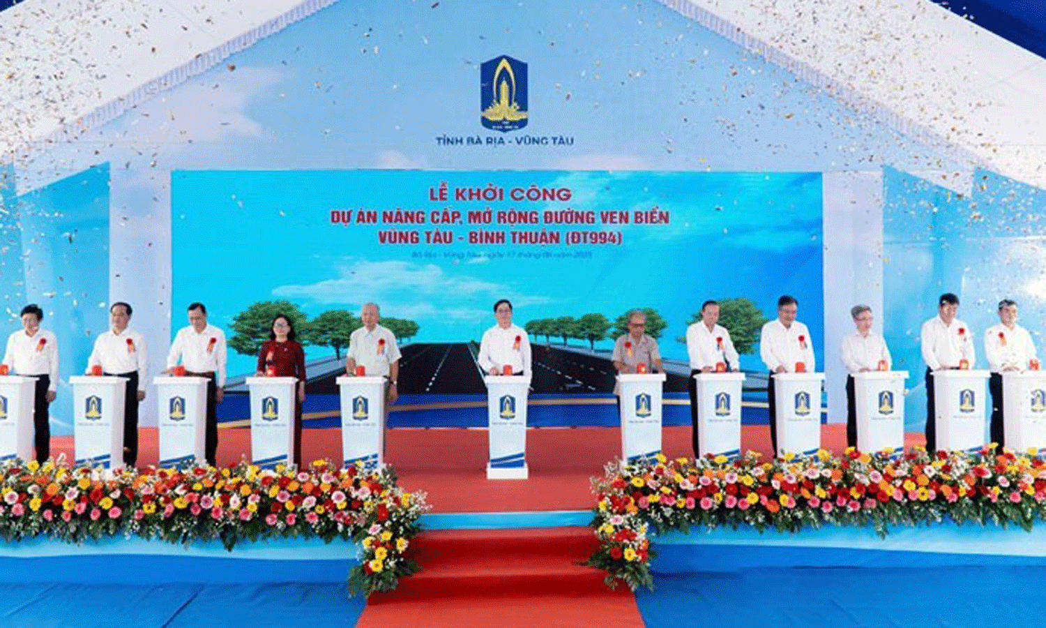 The ground-breaking ceremony for the project to upgrade the Vung Tau-Binh Thuan coastal road.