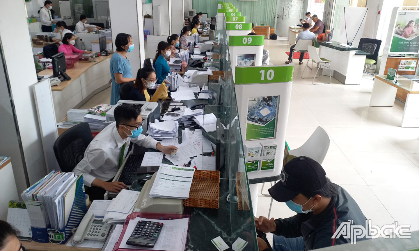 Giao dịch tại Vietcombank chi nhánh Tiền Giang.                                                                                                                                                                                                                                                                                                        Ảnh: minh thành