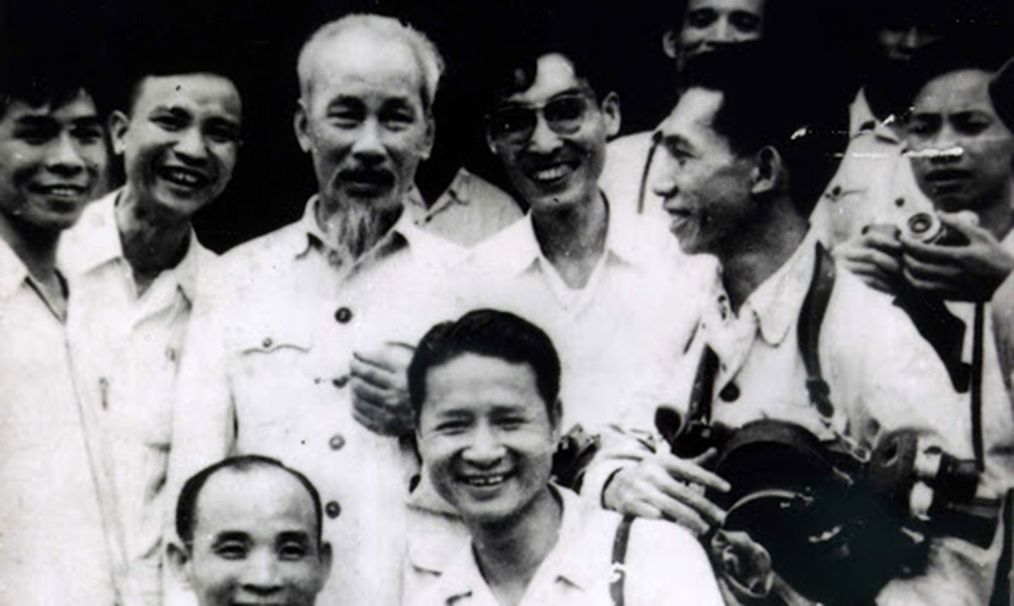 Chủ tịch Hồ Chí Minh tại Đại hội lần thứ II, Hội Nhà báo Việt Nam, ngày 16-4-1959 . Ảnh tư liệu