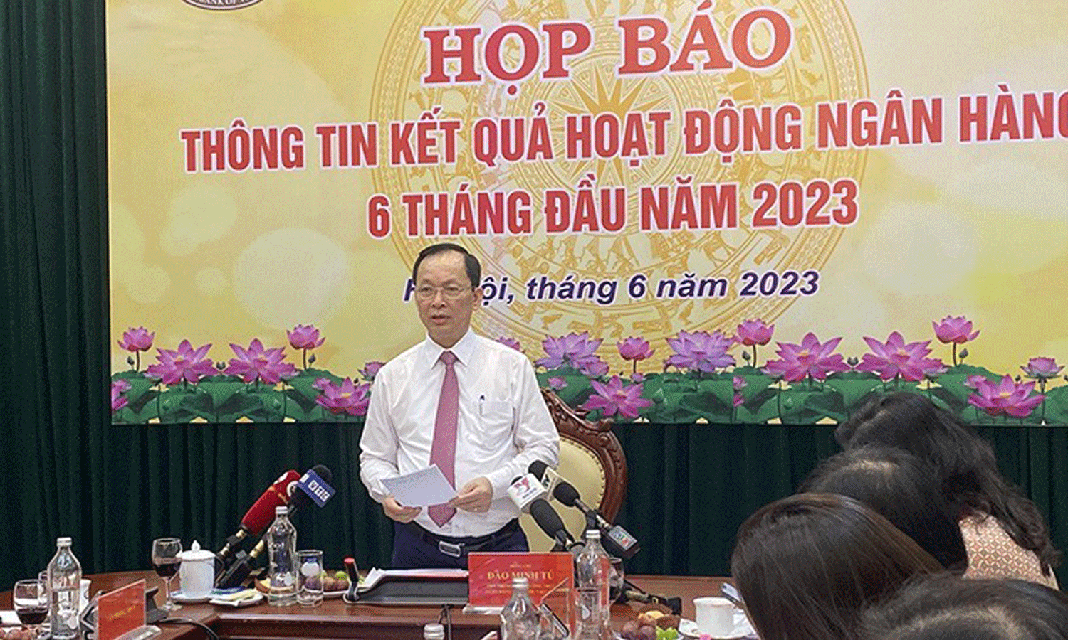 SBV Deputy Governor Dao Minh Tu at the press briefing.