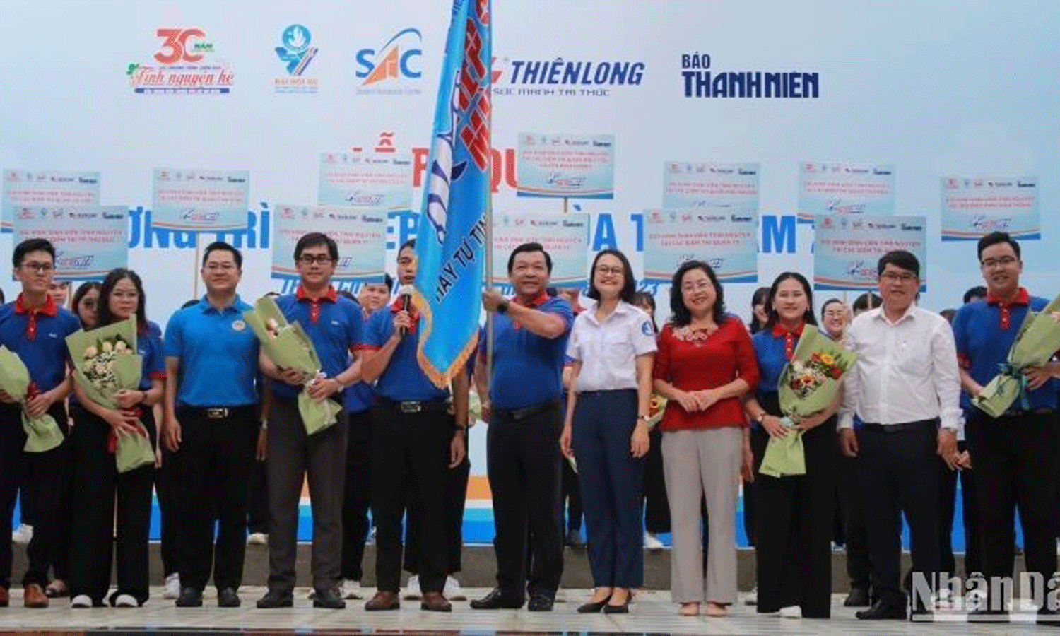 Delegates and volunteers attend the launching ceremony of the programme (Photo: NDO).