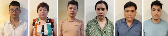 Các bị can (từ trái qua phải): Trần Anh Sơn, Nguyễn Thị Vân (cửa hàng vàng Kim Linh), Lê Minh Tuân, Nguyễn Thị Thủy, Nguyễn Hữu Bình, Đàm Anh Tuấn.