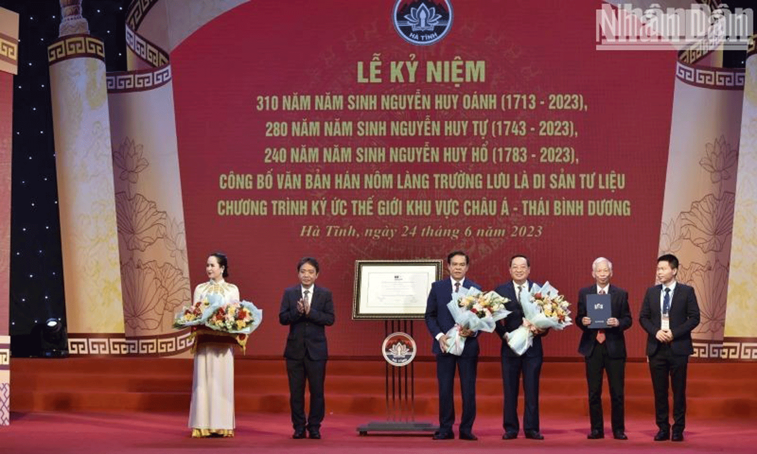 ABO/NDO- A ceremony was held in the central province of Ha Tinh on June 24 to receive a certificate recognising the Sino-Nom Documents from Truong Luu Village as a Document Heritage Memory of the World Programme for the Asia-Pacific region.