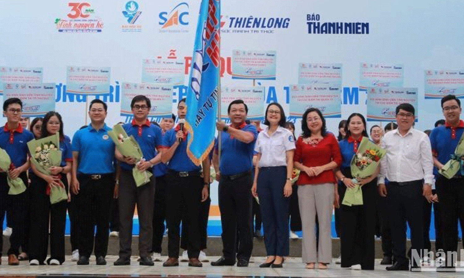 Delegates and volunteers attend the launching ceremony of the programme (Photo: NDO).