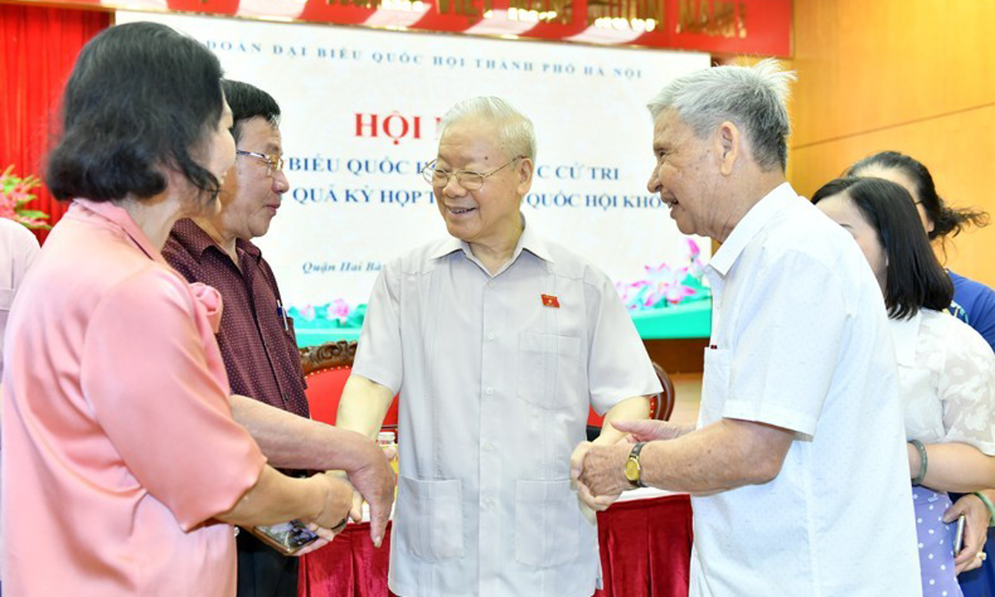 Party General Secretary Nguyen Phu Trong meets voters in Hanoi. (Photo: NDO).