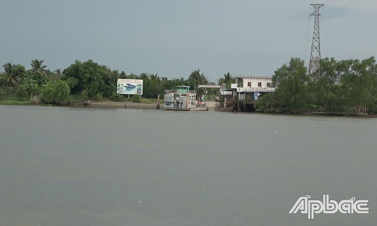 Đường dây điện trung thế.