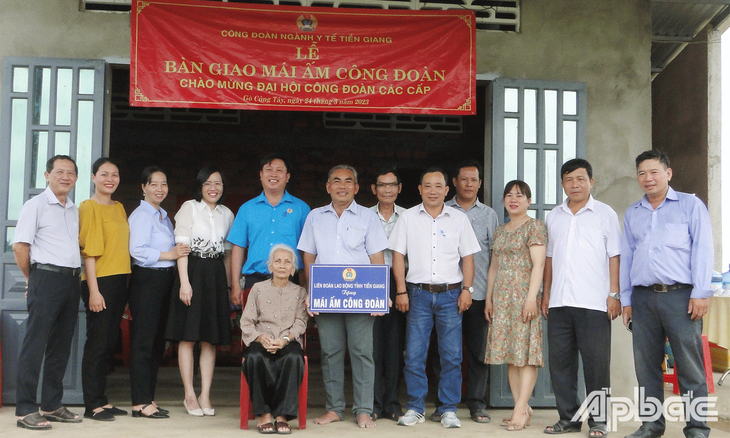 Công đoàn ngành Y tế Tiền Giang tổ chức lễ bàn giao nhà mái ấm Công đoàn cho đoàn viên khó khăn nhà ở