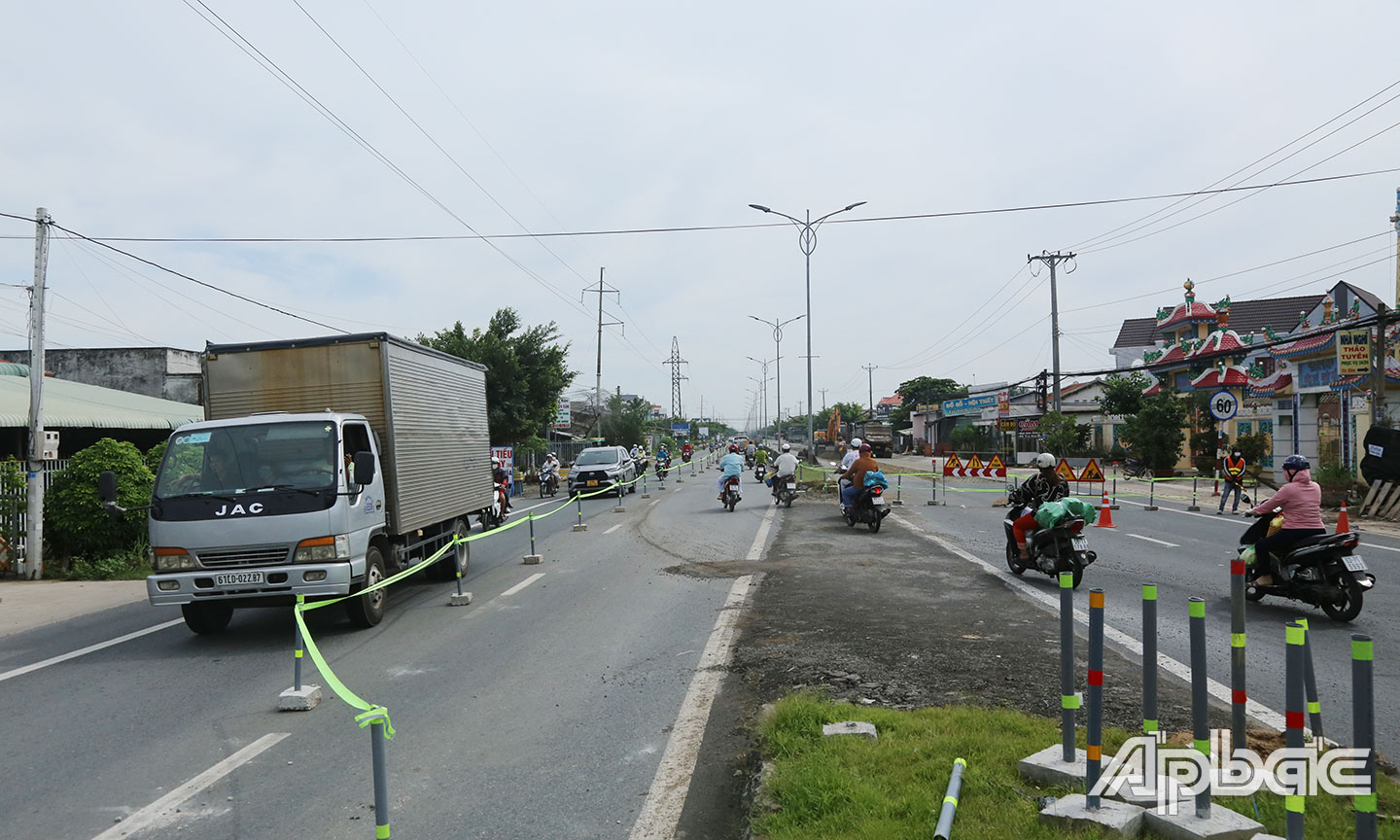 1 đoạn quốc lộ 1 phải di chuyển trên 1 làn đường.