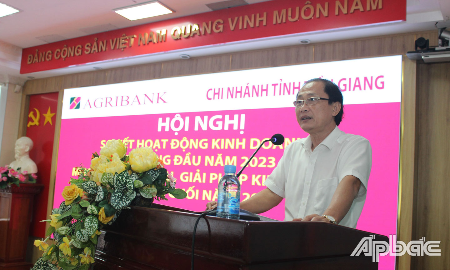  Bí thư Đảng ủy, Giám đốc Agribank Tiền Giang Nguyễn Văn Huỳnh phát biểu chỉ đạo Hội nghị